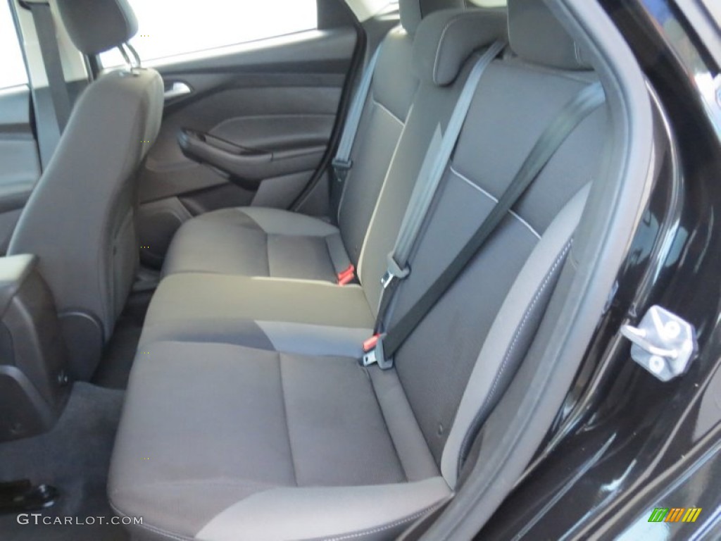 2012 Focus SE 5-Door - Black / Charcoal Black photo #27