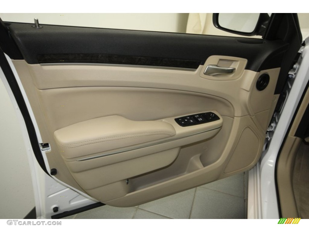 2012 300  - Bright White / Black/Light Frost Beige photo #15