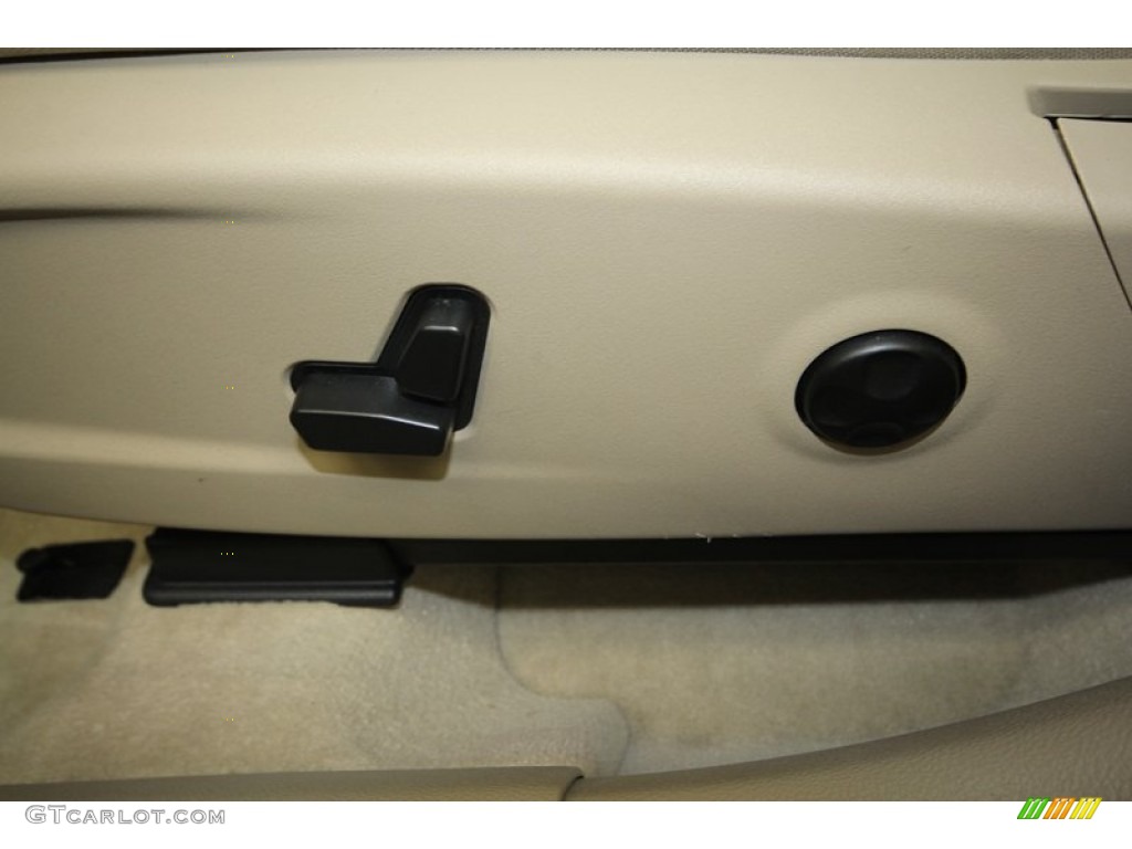 2012 300  - Bright White / Black/Light Frost Beige photo #17