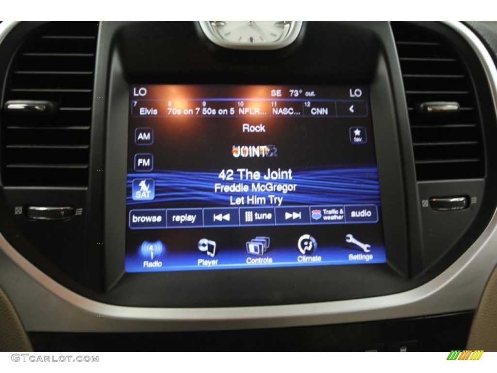 2012 300  - Bright White / Black/Light Frost Beige photo #20