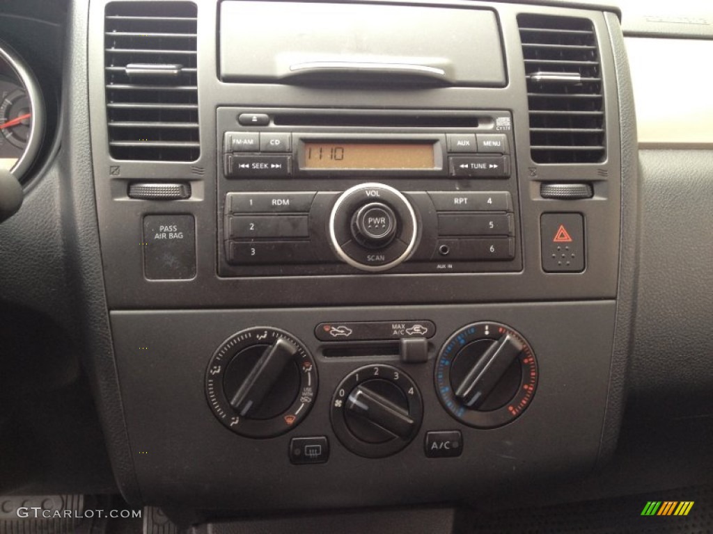 2011 Nissan Versa 1.8 S Hatchback Controls Photo #72735503