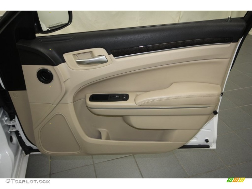 2012 300  - Bright White / Black/Light Frost Beige photo #36