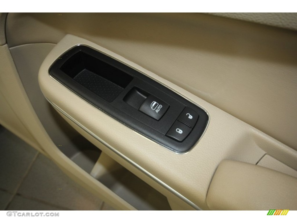 2012 300  - Bright White / Black/Light Frost Beige photo #37