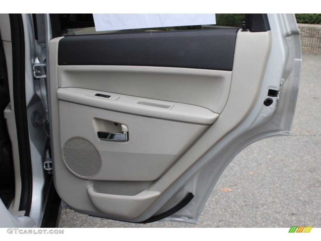 2009 Jeep Grand Cherokee Limited 4x4 Dark Khaki/Light Graystone Royal Leather Door Panel Photo #72736250