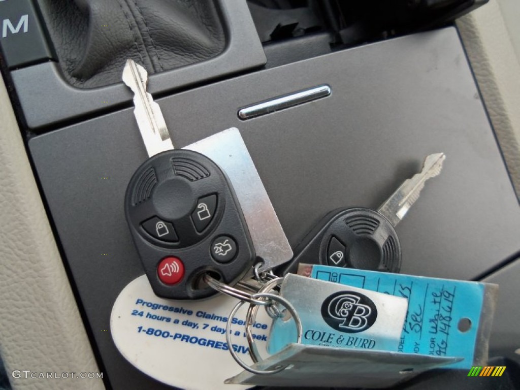 2010 Ford Taurus SEL Keys Photos