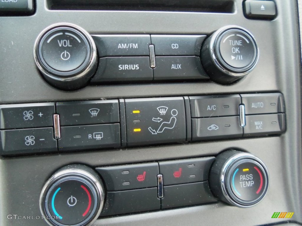 2010 Ford Taurus SEL Controls Photo #72737648