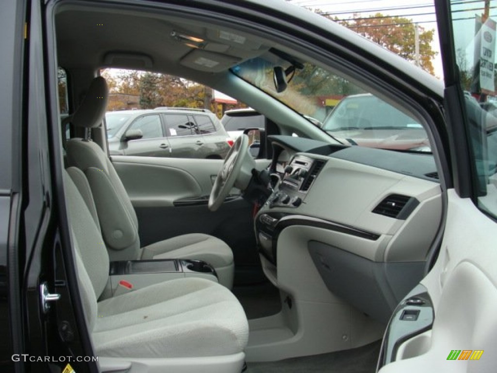 2012 Sienna LE - Black / Light Gray photo #24