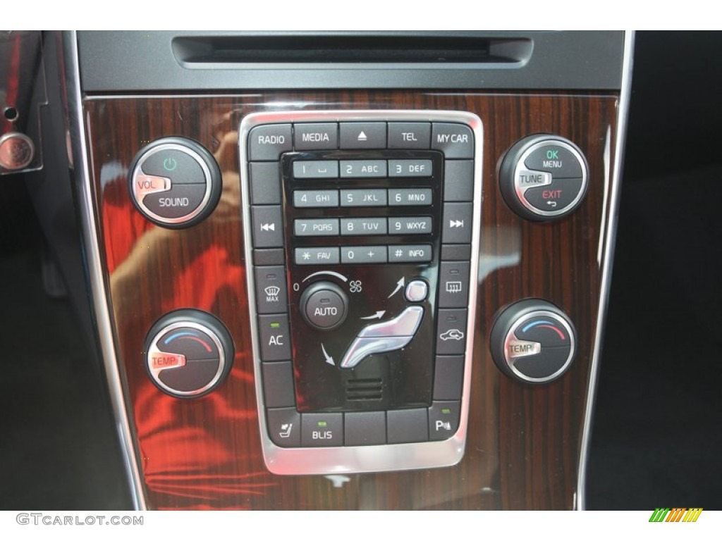 2013 Volvo S60 T5 Controls Photo #72742697