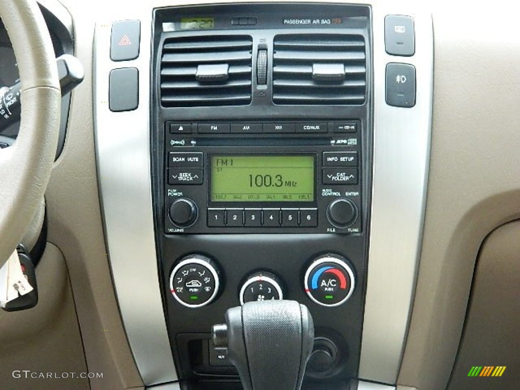 2009 Hyundai Tucson SE V6 Controls Photo #72743903