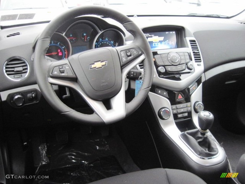 2013 Chevrolet Cruze LT Jet Black Dashboard Photo #72746048