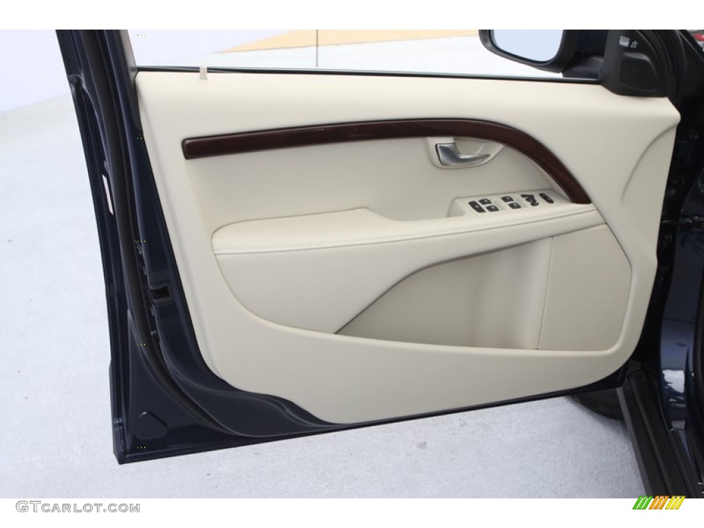 2013 Volvo XC70 3.2 Sandstone Door Panel Photo #72746357