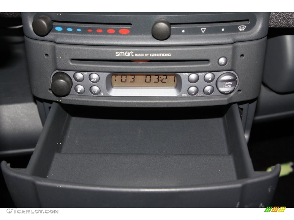 2005 Smart fortwo Turbo Coupe Audio System Photos