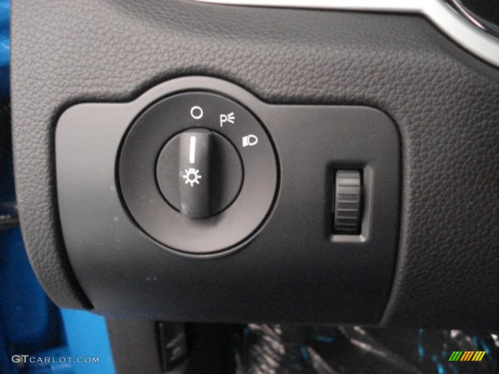 2013 Mustang V6 Premium Coupe - Grabber Blue / Charcoal Black photo #18