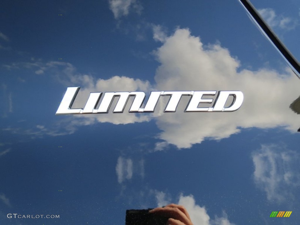 2013 Toyota 4Runner Limited Marks and Logos Photos