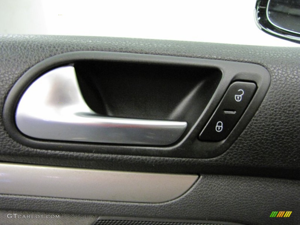 2009 Volkswagen Rabbit 2 Door Controls Photo #72752603