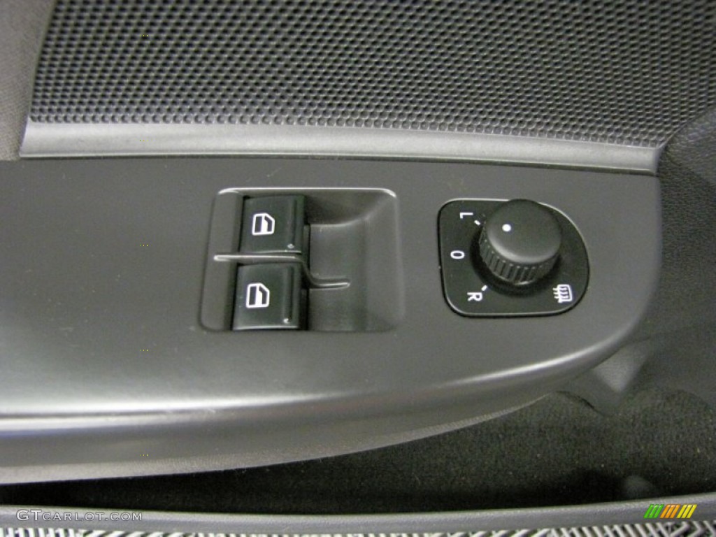 2009 Volkswagen Rabbit 2 Door Controls Photo #72752624