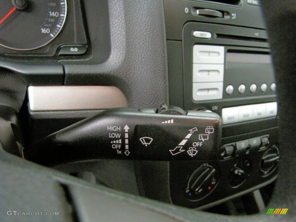 2009 Volkswagen Rabbit 2 Door Controls Photo #72752723