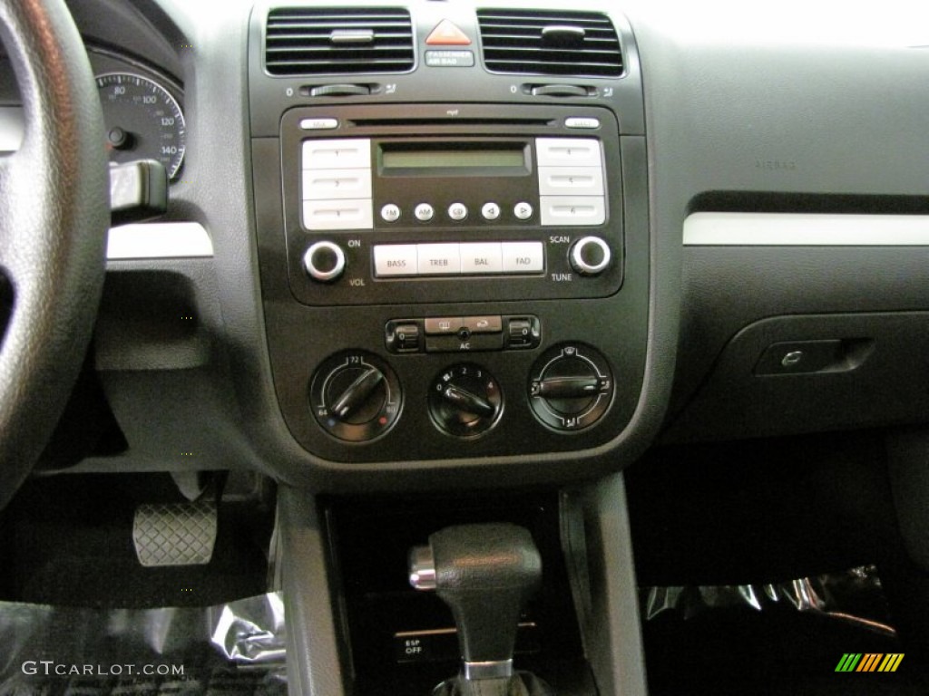 2009 Volkswagen Rabbit 2 Door Controls Photo #72752784