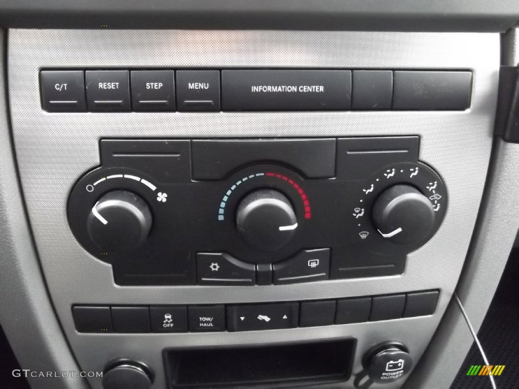 2005 Jeep Grand Cherokee Laredo 4x4 Controls Photo #72752957