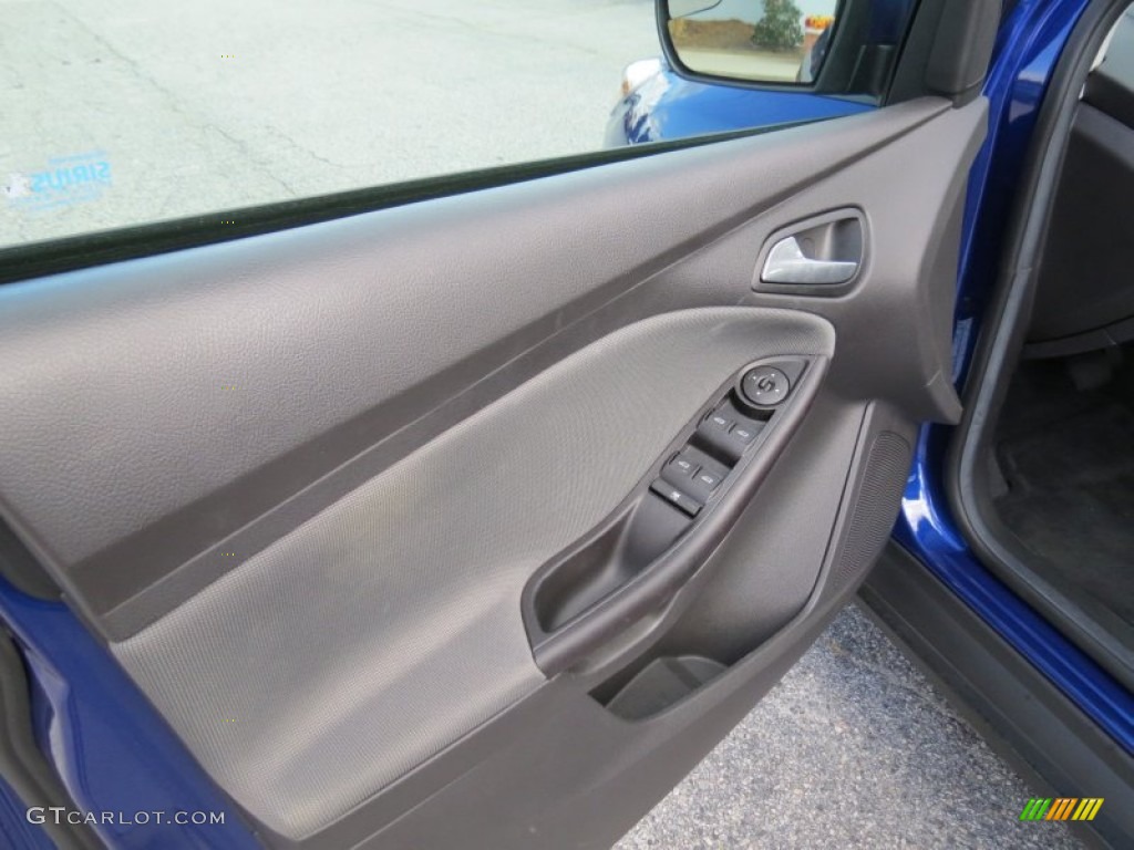 2012 Focus SE Sedan - Sonic Blue Metallic / Charcoal Black photo #11