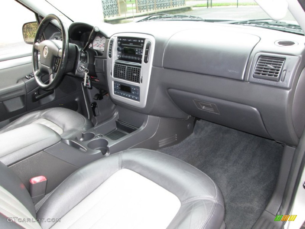 2005 Mercury Mountaineer V6 AWD Dashboard Photos