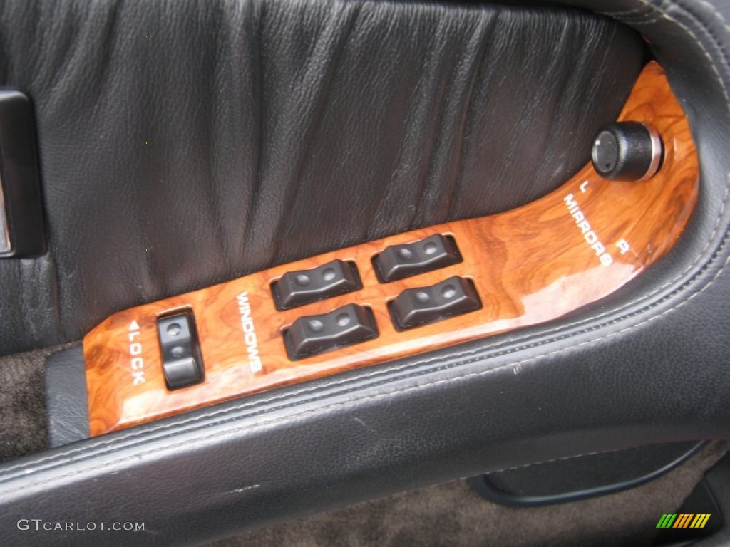 1990 Chrysler TC Convertible Controls Photo #72768286