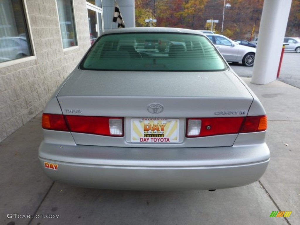 2001 Camry LE - Lunar Mist Metallic / Sage photo #3