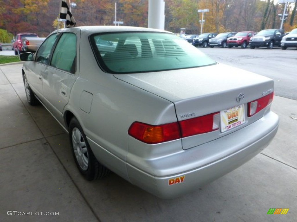 2001 Camry LE - Lunar Mist Metallic / Sage photo #4