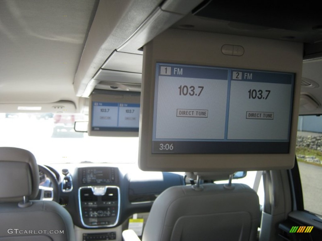 2013 Town & Country Touring - L - Crystal Blue Pearl / Dark Frost Beige/Medium Frost Beige photo #9