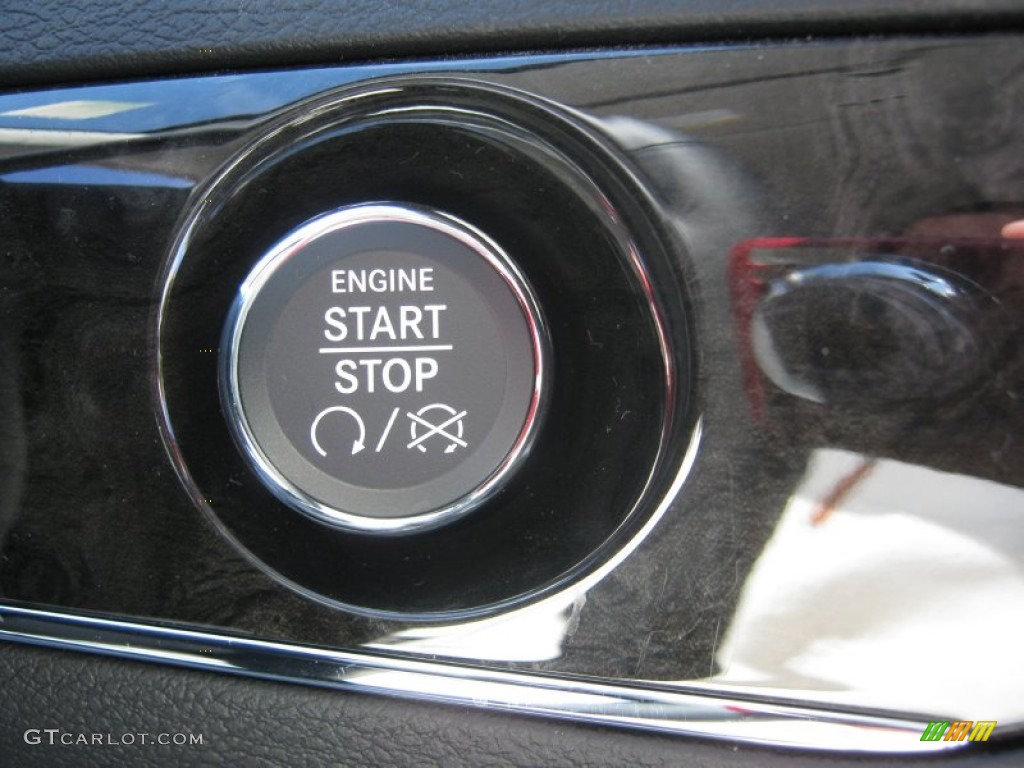 2013 Town & Country Touring - L - Crystal Blue Pearl / Dark Frost Beige/Medium Frost Beige photo #13