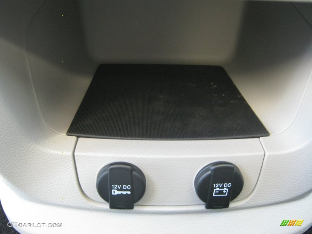 2013 Town & Country Touring - L - Crystal Blue Pearl / Dark Frost Beige/Medium Frost Beige photo #18