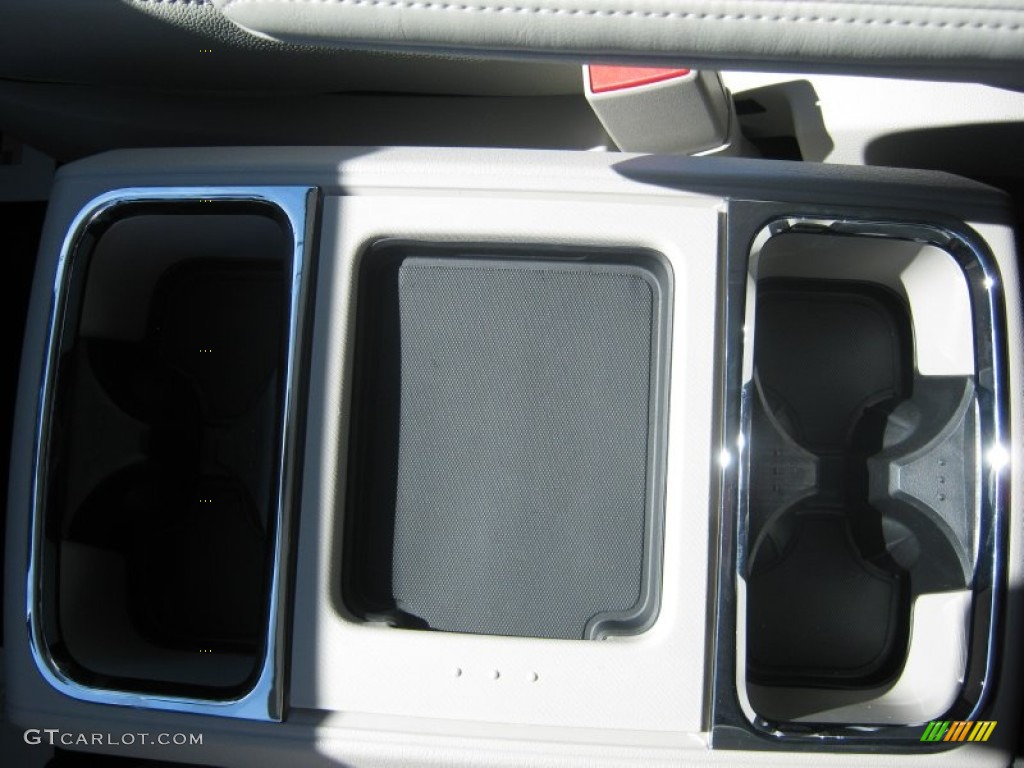 2013 Town & Country Touring - L - Crystal Blue Pearl / Dark Frost Beige/Medium Frost Beige photo #19