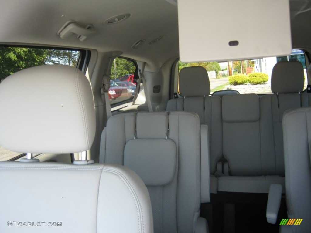2013 Town & Country Touring - L - Crystal Blue Pearl / Dark Frost Beige/Medium Frost Beige photo #21