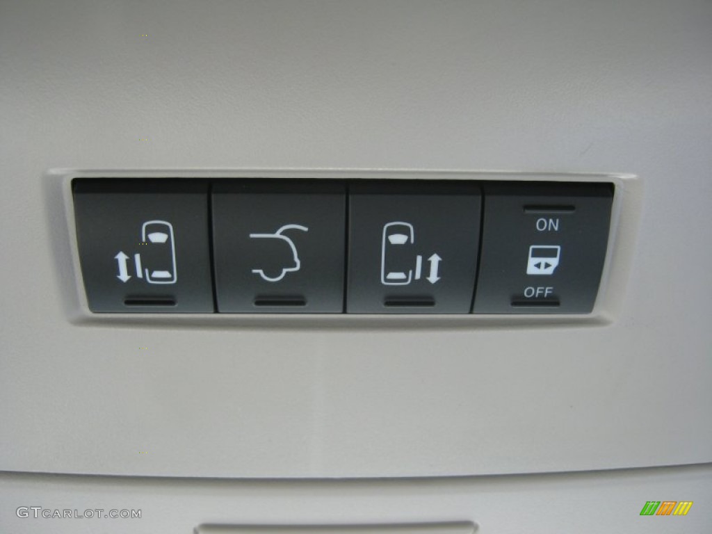 2013 Town & Country Touring - L - Crystal Blue Pearl / Dark Frost Beige/Medium Frost Beige photo #22