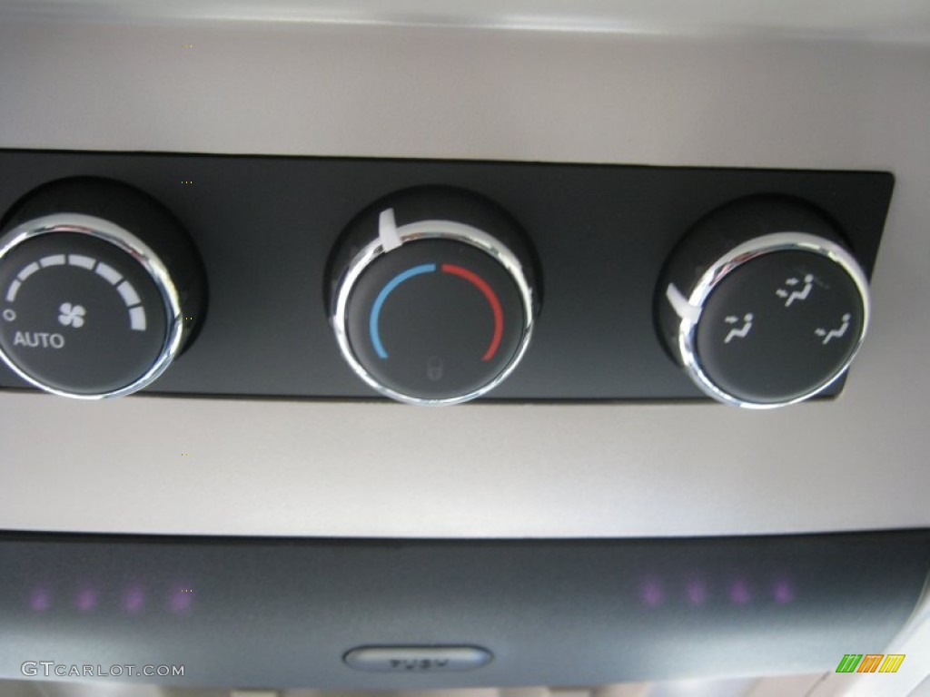 2013 Town & Country Touring - L - Crystal Blue Pearl / Dark Frost Beige/Medium Frost Beige photo #24