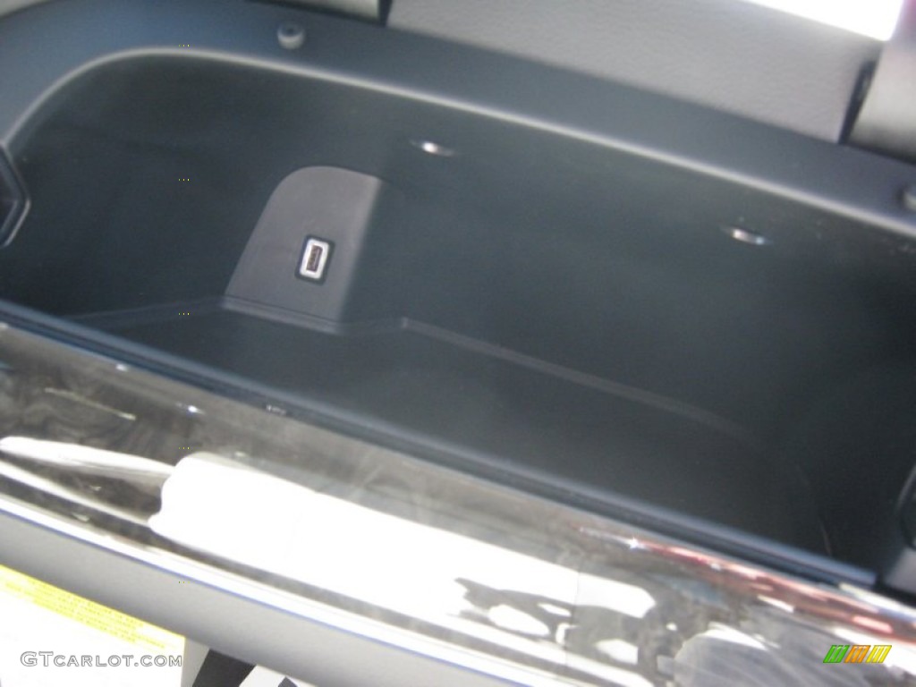 2013 Town & Country Touring - L - Crystal Blue Pearl / Dark Frost Beige/Medium Frost Beige photo #31