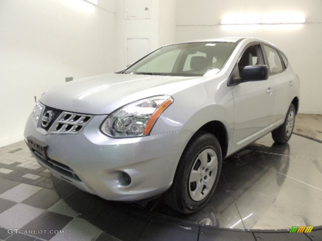 Silver Ice Metallic Nissan Rogue