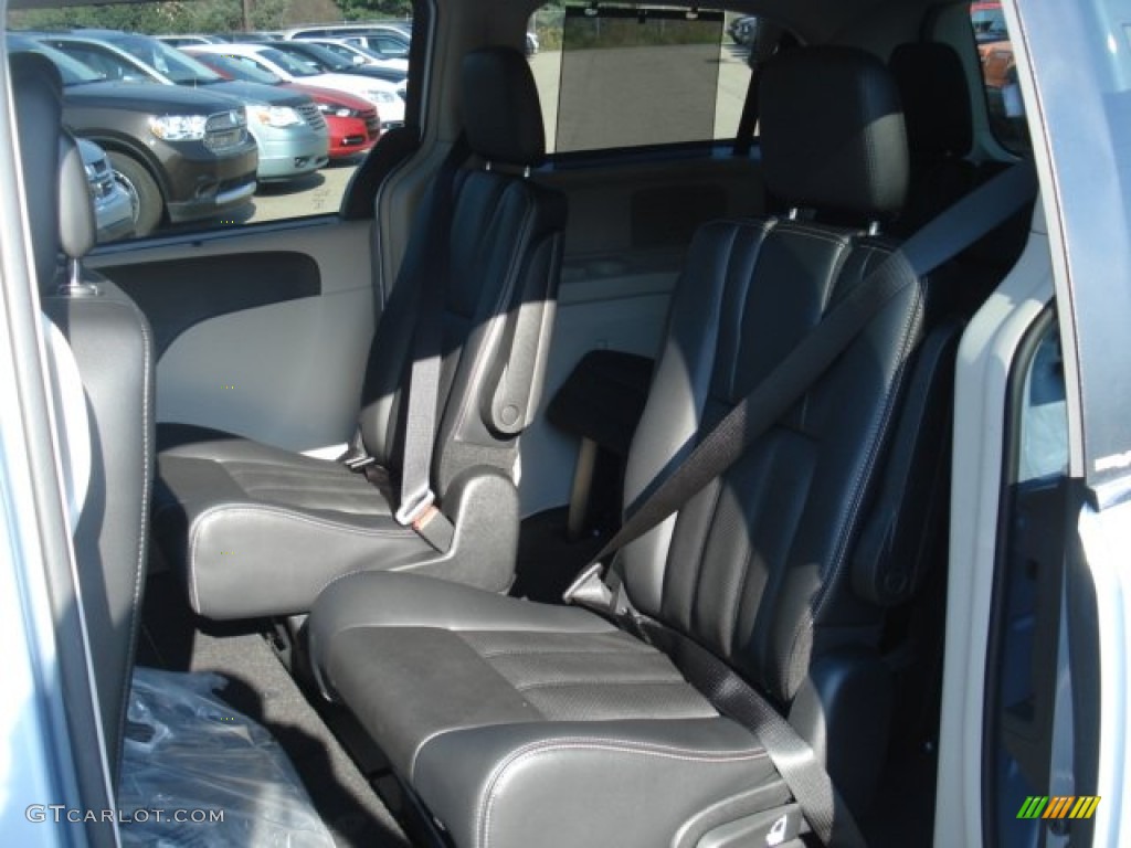 2013 Town & Country Touring - L - Crystal Blue Pearl / Black/Light Graystone photo #13