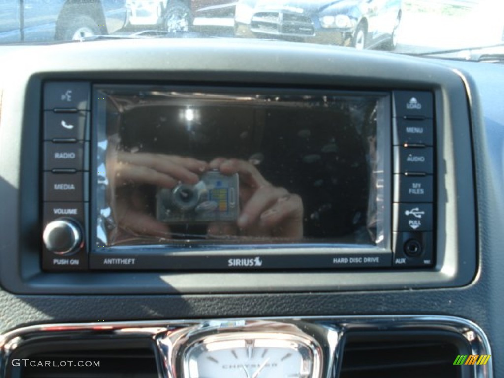 2013 Town & Country Touring - L - Crystal Blue Pearl / Black/Light Graystone photo #16