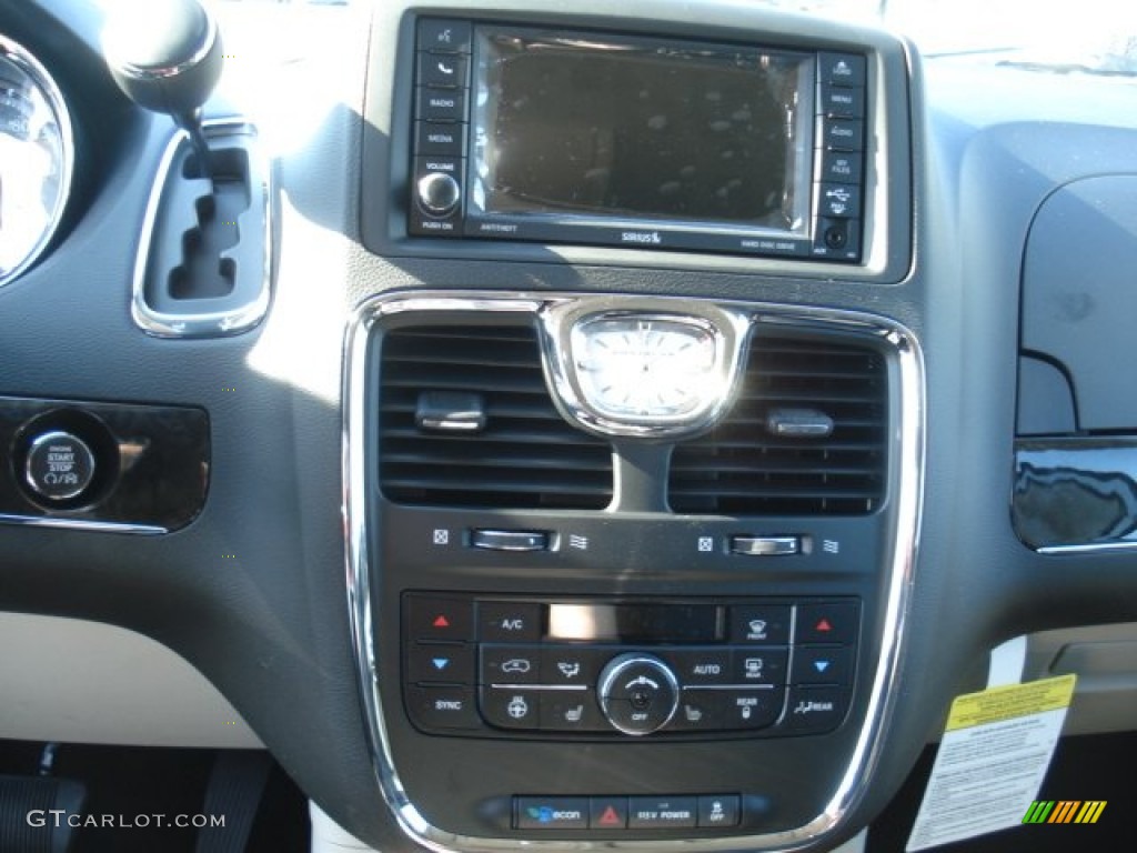 2013 Town & Country Touring - L - Crystal Blue Pearl / Black/Light Graystone photo #17