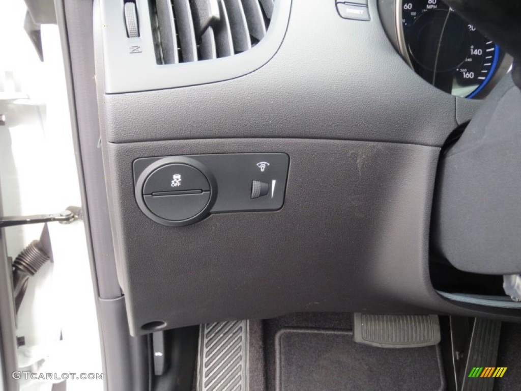 2013 Genesis Coupe 2.0T - Monaco White / Black Cloth photo #30