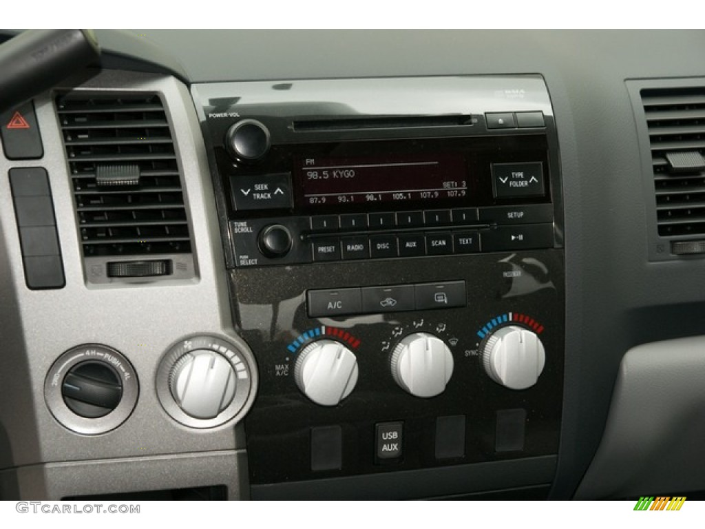 2013 Tundra Double Cab 4x4 - Super White / Graphite photo #7