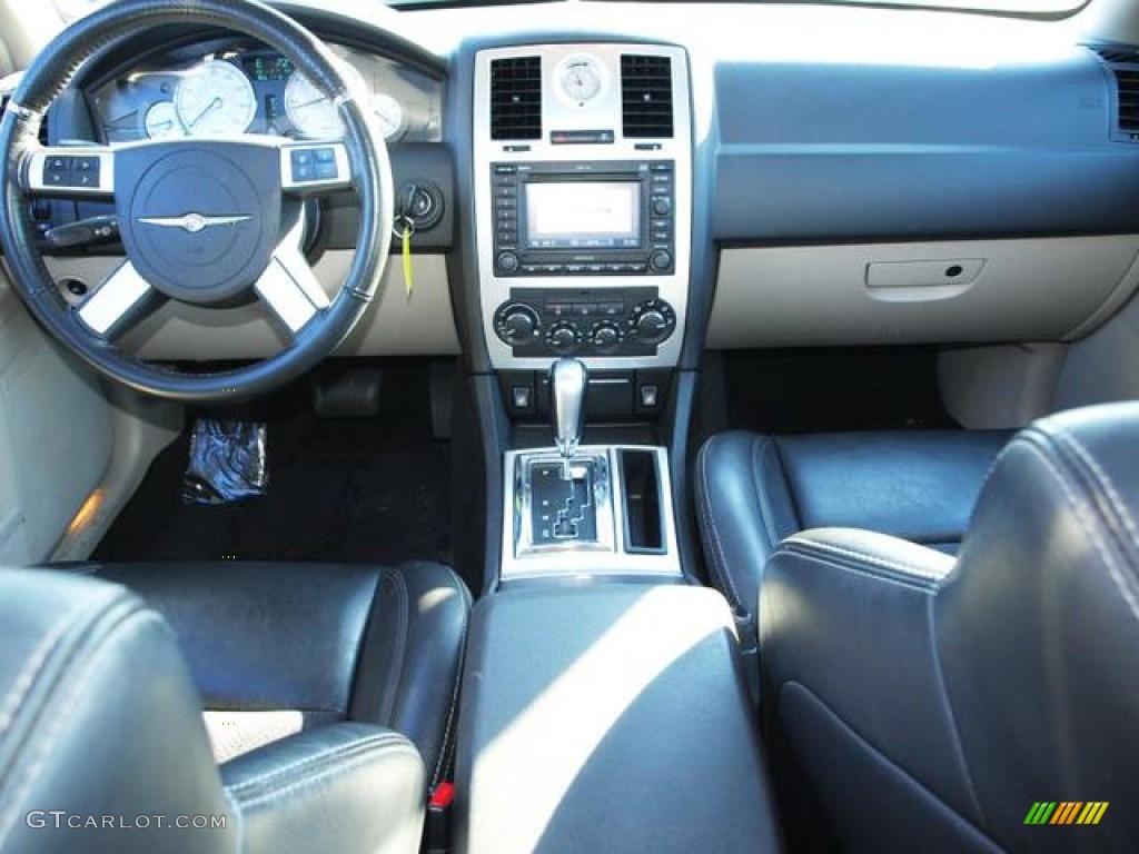 2007 Chrysler 300 C HEMI Dark Slate Gray/Light Graystone Dashboard Photo #72784741