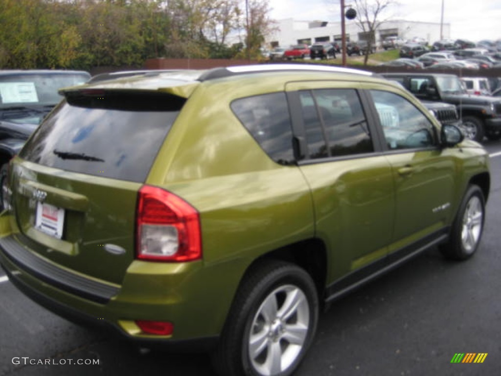 2012 Compass Latitude 4x4 - Rescue Green Metallic / Dark Slate Gray photo #3