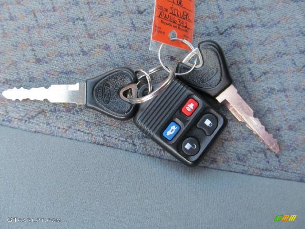 1999 Escort SE Sedan - Silver Frost Metallic / Medium Graphite photo #12