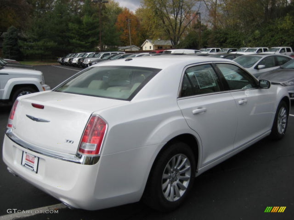 2013 300  - Bright White / Black/Light Frost Beige photo #3