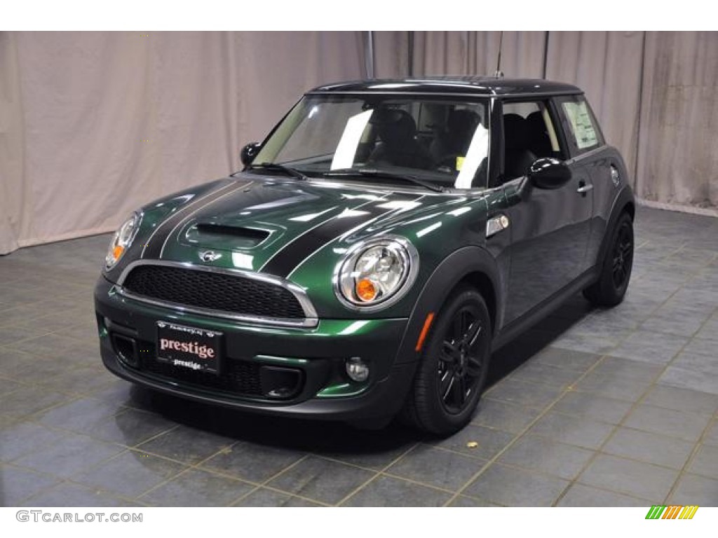 2013 Cooper S Hardtop - British Racing Green II Metallic / Carbon Black photo #1