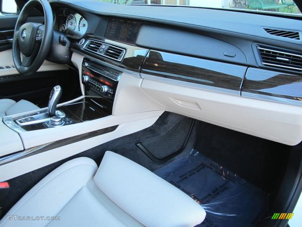 2010 BMW 7 Series 750i Sedan Oyster/Black Nappa Leather Dashboard Photo #72803032
