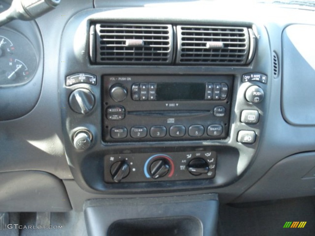 2001 Ford Explorer XLT 4x4 Controls Photo #72804328