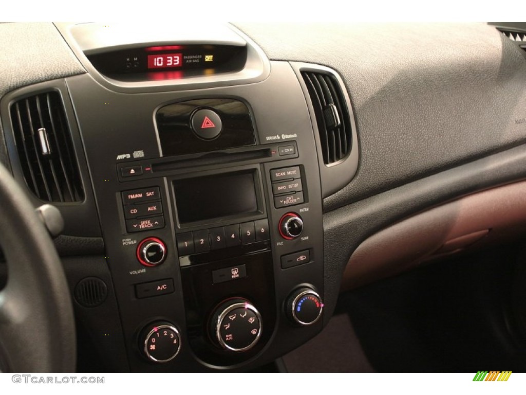 2010 Kia Forte EX Controls Photo #72804400